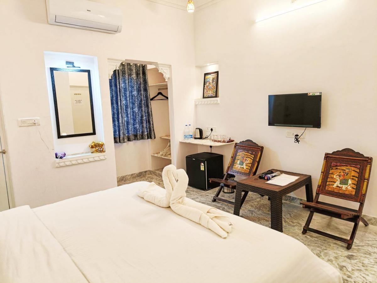 Prakash Ji'S Haveli -Luxurious Lakeside Retreat- Hotel Udaipur Exterior photo