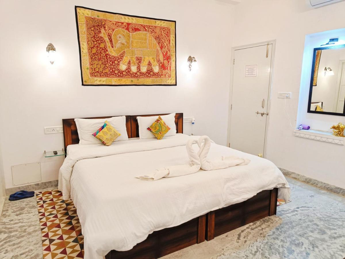 Prakash Ji'S Haveli -Luxurious Lakeside Retreat- Hotel Udaipur Exterior photo
