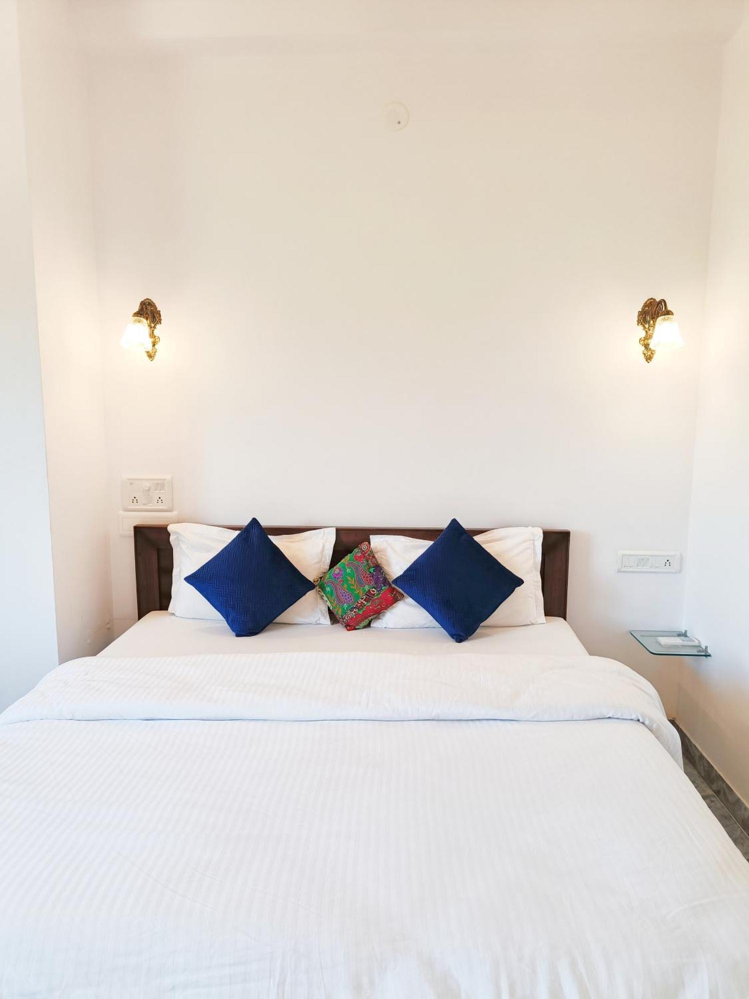 Prakash Ji'S Haveli -Luxurious Lakeside Retreat- Hotel Udaipur Room photo